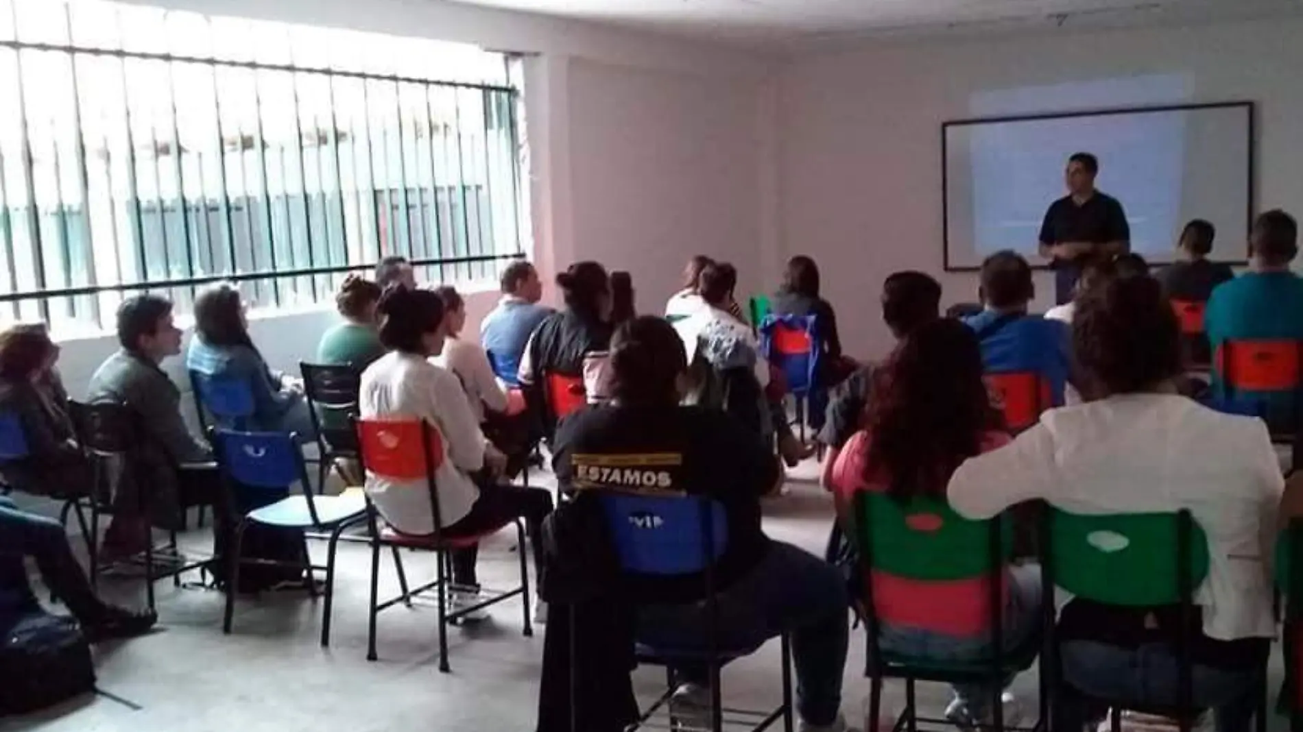 Impartirán clases de preparatoria en lengua de señas.  Cortesía Grupo IMEI.